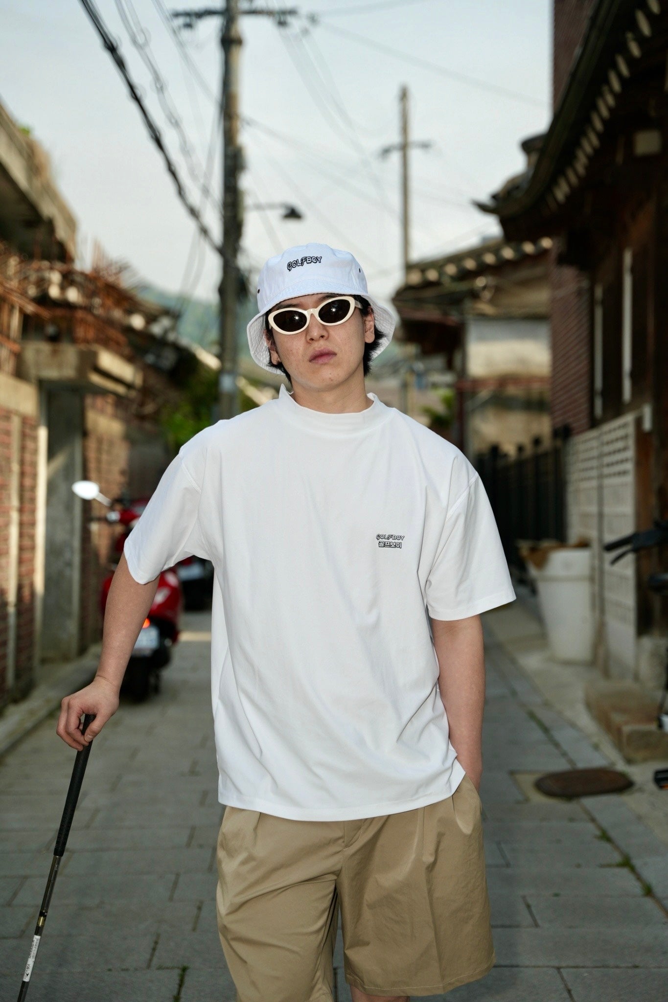 1.GOLF BOY back print mock neck-white